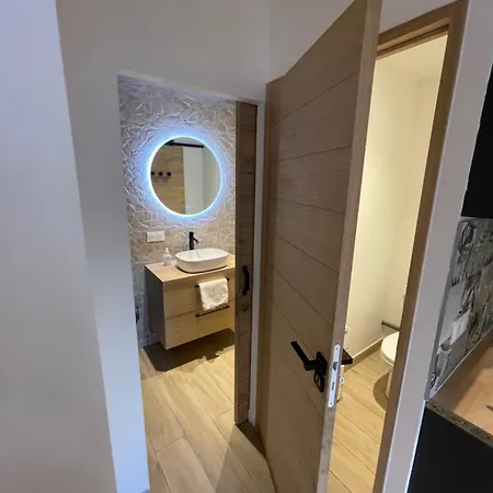 Ou En Hyper Centre, Pour La Et La Rue Pietonne Il Suffit De Traverser La Rue , La Photo Principale Appartement
